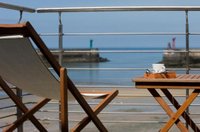 La Maison sur le Quai by Les Filles du Bord de Mer, maison de pêcheurs , charme & terrasse vue mer